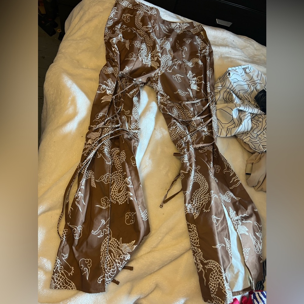 woman’s wide leg pants